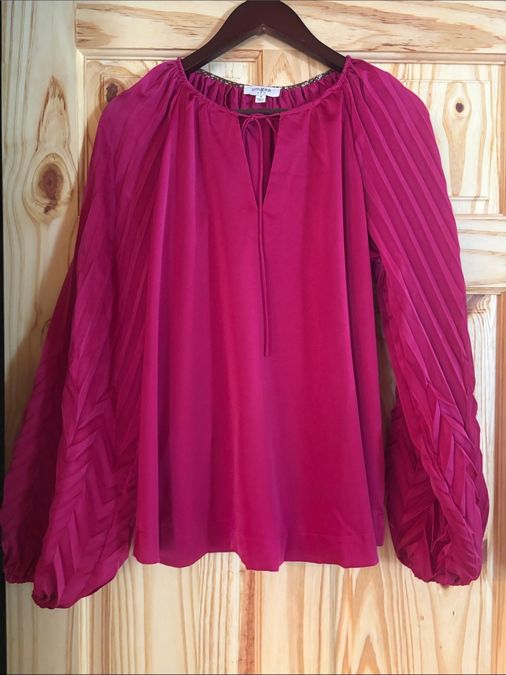 Woven Heart Women's Fuchsia Pleated Sleeve Blouse